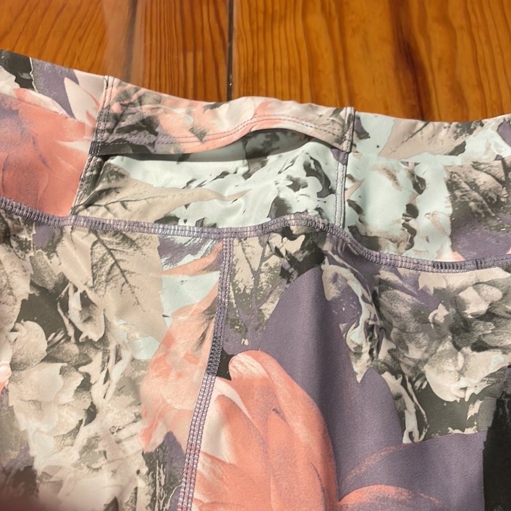 Fabletics floral crop - Picture 3 of 5